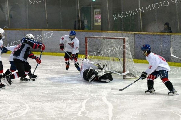 全十勝Ａが優勝　Ｂに２連勝　全十勝中学アイスホッケー