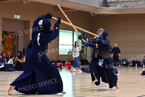 【女子団体戦決勝】帯広の森体育館Ａの先鋒として準決勝、決勝ともに勝利を挙げ、優勝に貢献した