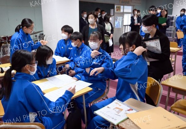 公開授業通し意見交換　教育サークル合同研究会