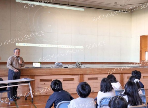 「太陽系はスカスカ」にびっくり　帯広啓北小で国立天文台出前授業～こぼれ話