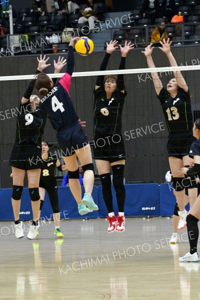 【女子決勝・帯広市役所クラブ―高崎第一病院】ブロックに飛ぶ帯広市役所クラブ