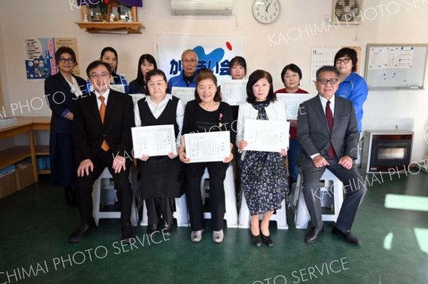 新聞配達に長年尽力、永年勤続１４８人を表彰　かちまい会