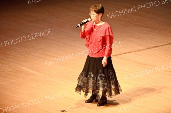 「北海岸」を歌い上げる宝来歌謡同好会