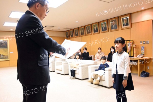 「平和の作品」入賞者を表彰　絵と詩に応募２７５点　過去１０年で最多 2