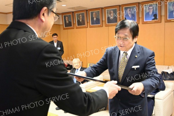 今年度の優秀施工者７社を表彰　帯広市 3