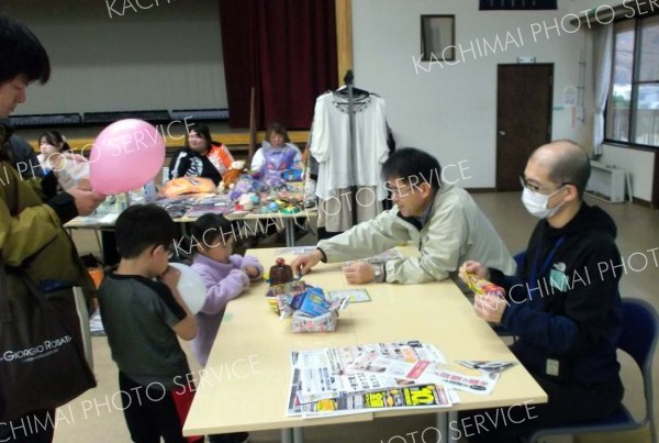 チラシでかごを折るワークショップ