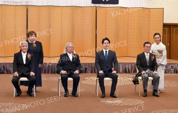 北海道功労賞に表彰状　札幌で贈呈式