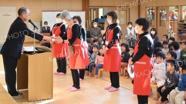 こども園魅力向上貢献団体に感謝状　上士幌「ほろん」
