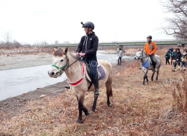 札内川で騎馬パトロール　馬文化継承と河川管理の向上図る