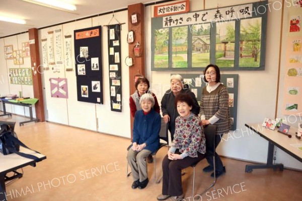 ぬくもりあふれる絵手紙を展示している会場。