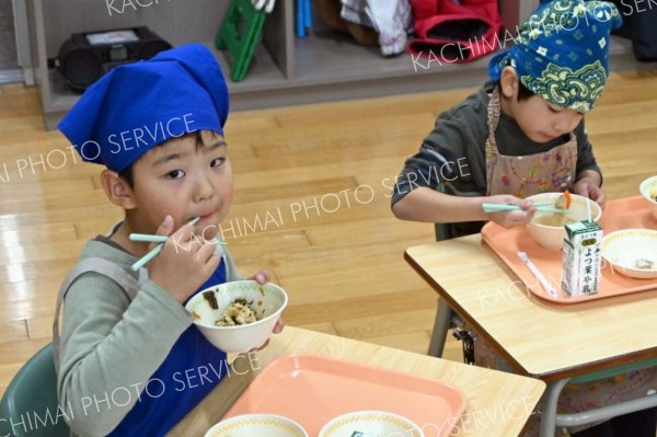 広尾高生考案のスジメ用いた「すじめし」、児童生徒も大満足　給食で提供
