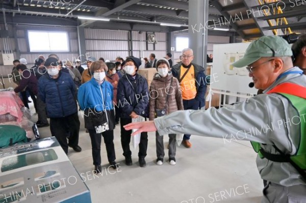 新たな防災備蓄庫を見学　上士幌防災トレーニング