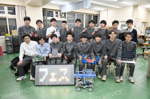 工業技術部１７人の部員