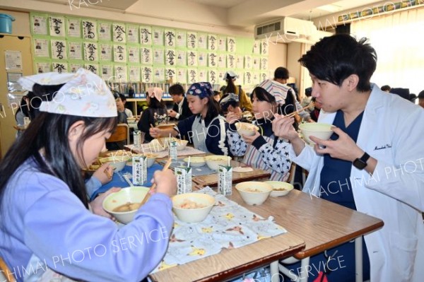 児童ら歯の健康学ぶ　しっかり噛んで給食食べる　音更