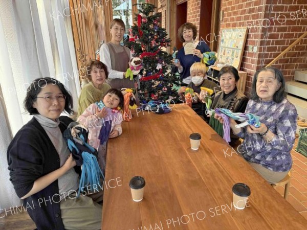 フリース素材のマフラー「モフリー製作」　鹿追れんがの家