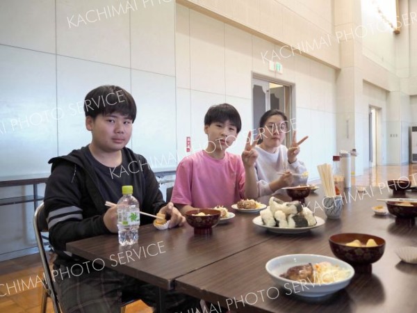 落語教室の児童が軽妙な話術を披露　幕別 5