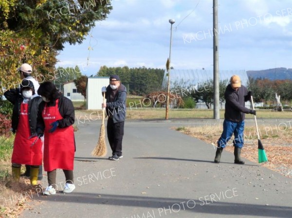 郵便局長会十勝南部会が清掃奉仕活動　更別の「元気の里」で