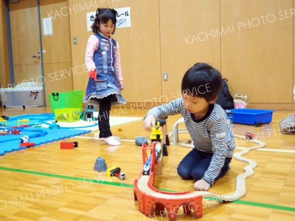 子育てサークル「ママ　チャリ」サロンで親子７０人交流 4