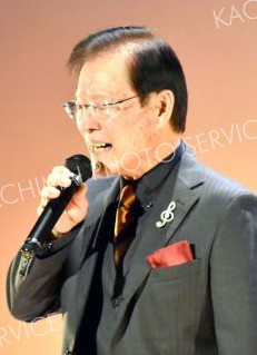 老人クラブの会員がカラオケや踊りを披露　芽室で交歓会