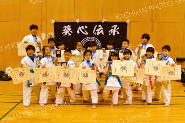 葵塾、鈴木道場がフルコンタクトカラテ大会で多数上位入賞