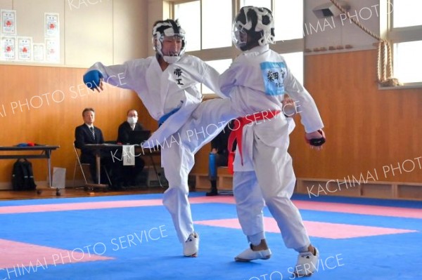 男子個人戦組手　５５キロ以下級代表決定戦