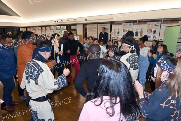 アイヌ古式舞踊通してＪＩＣＡ研修員が交流