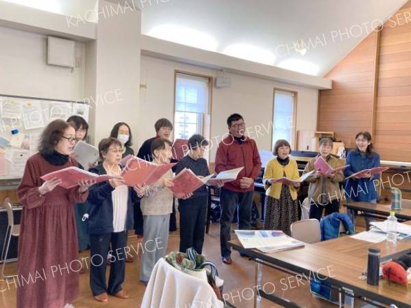 ５０周年の「ひまわり合唱団」、混声目指しメンバー募集　足寄