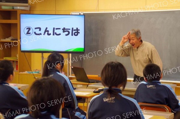 手話や点字に理解　浦幌中で福祉授業