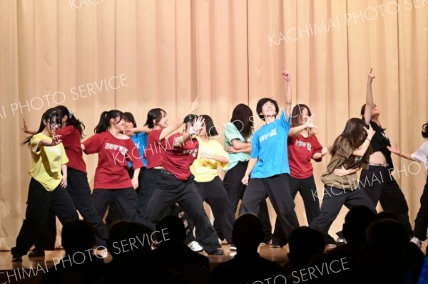 初出演のＪＯＹＦＩＴダンスは切れのあるステージで会場を盛り上げた