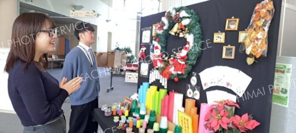 「かりかち工房」のパネル展　新得