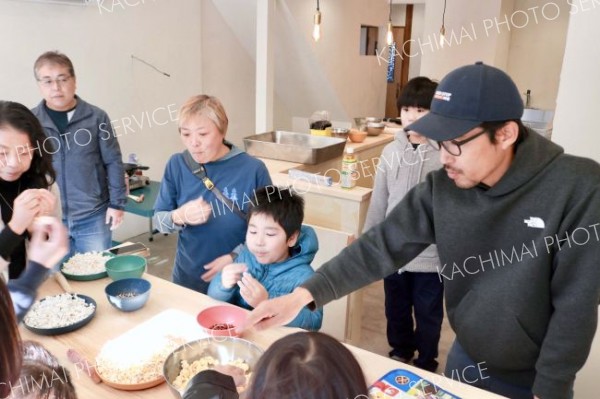 ４色のポップコーン食べ比べや創作フレンチ味わう　開店前のショップがイベント　芽室