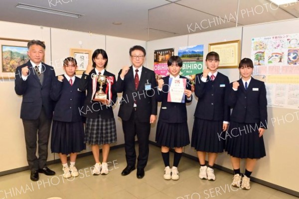 十勝ＦＳリトルガールズが全日本Ｕ１５女子サッカー選手権大会へ意欲　市教育長を表敬訪問