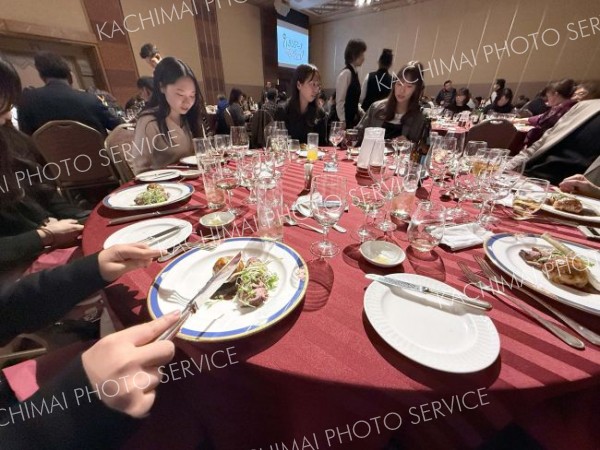 十勝食材のイタリアン堪能　「マンジャーレ」に２００人