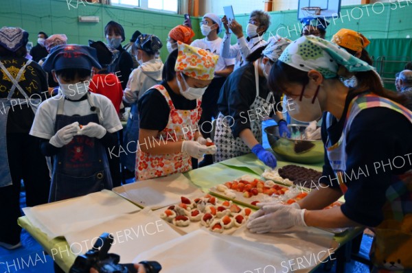 育てた米で最後の餅つき　幕別途別小児童 写真2