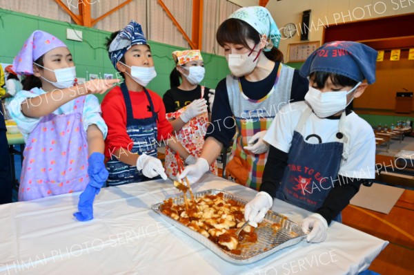 育てた米で最後の餅つき　幕別途別小児童 写真4