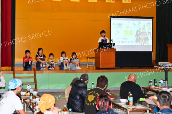 育てた米で最後の餅つき　幕別途別小児童 写真6