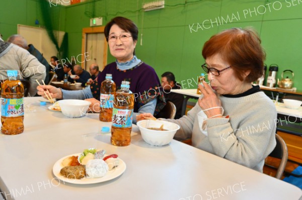 育てた米で最後の餅つき　幕別途別小児童 写真8