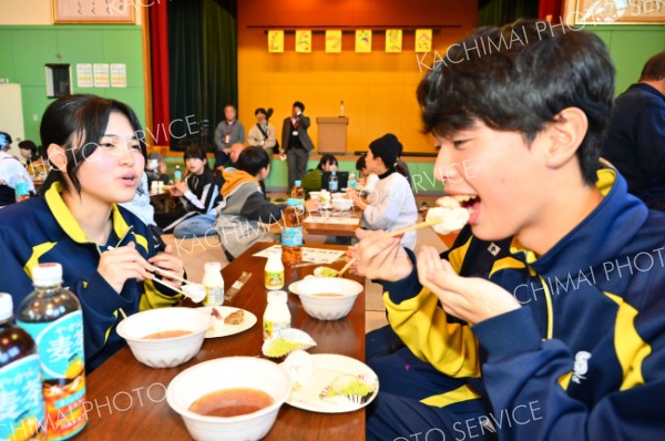 育てた米で最後の餅つき　幕別途別小児童 写真13