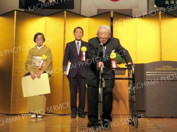 地域医療功労者夫妻など４人　２５年度道社会貢献賞