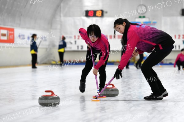 Ｌｉｚａｒｄｓ優勝　女子はＪｅｗｅｌｒｙ　Ｉｃｅ　道東ジュニアカーリング選手権 写真3