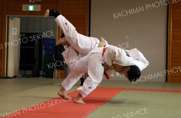 白樺学園団体戦Ｖ　個人戦も３部門で優勝　女子は酒井制す　全国高校柔道選手権大会十勝支部大会