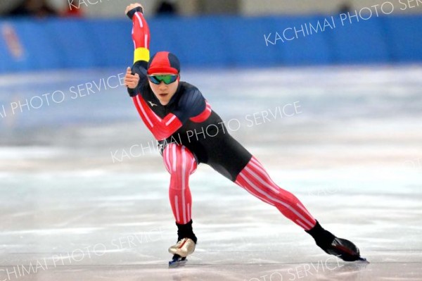 【スプリント男子１０００メートル２回目】長身を生かした滑りでスプリント男子の頂点に立った帯三条