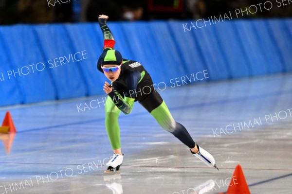 【スプリント女子５００メートル１回目】鍛えた足腰でさっそうと滑る帯農