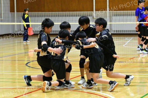 芽室小リトルザウルス準優勝　バレー５－ＲＩＳＥ　ＨＯＫＫＡＩＤＯチャレンジカップ小学生道東大会 3