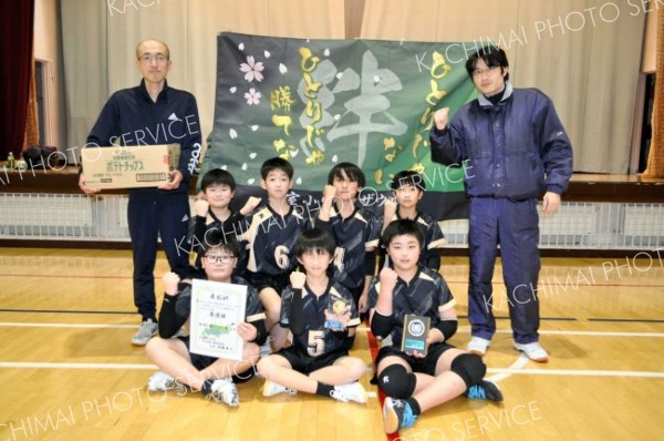 チャレンジの部準優勝の芽室小リトルザウルス