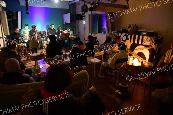 清水の清野写真館　撮影スタジオで音楽ライブ