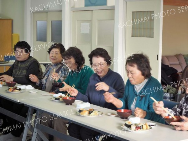 すし味わいながら交流　幕別「和みサロン」