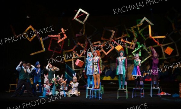 迫力ある舞台で観客を魅了した団員ら