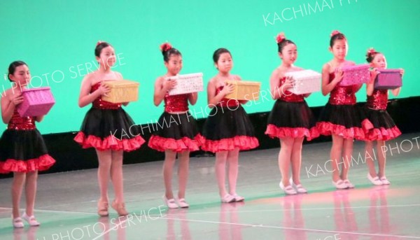 華麗な演技を披露した生徒たち