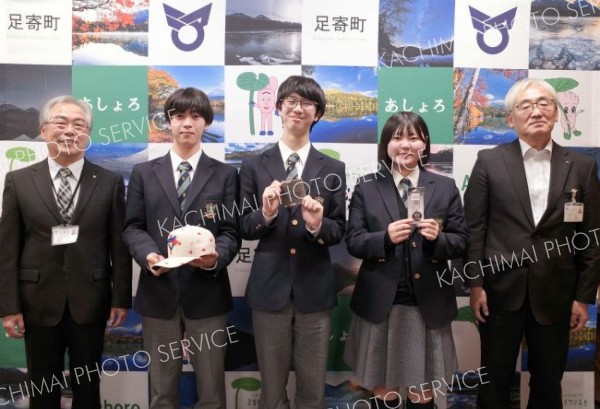 「ゲームで交流」「食べ物に感激」　足寄高２年生がカナダ研修報告